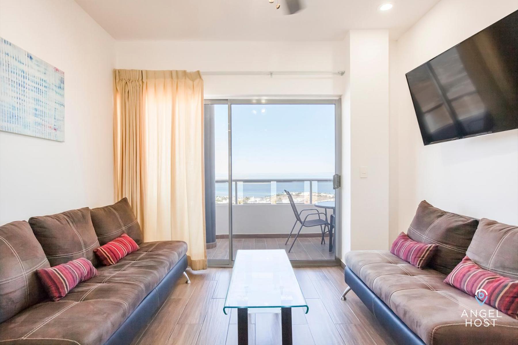 Stylish Condo with Pools Gym Sunset Bay Views