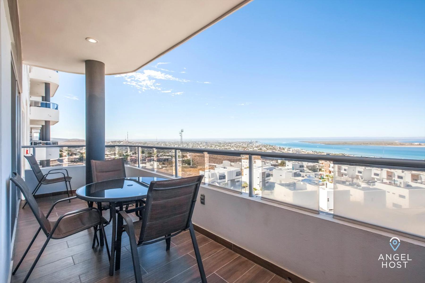 Stylish Condo with Pools Gym Sunset Bay Views