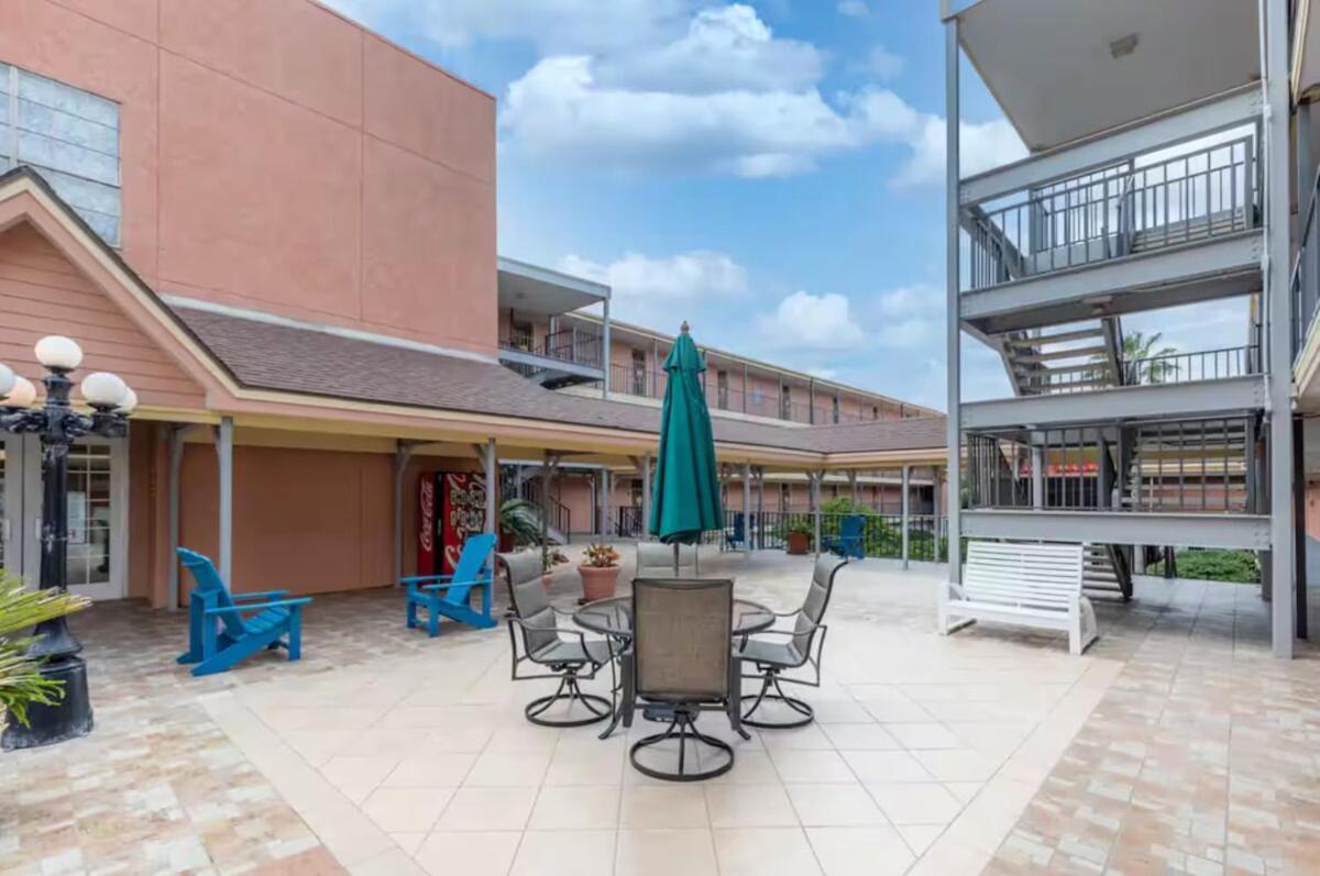 Ocean & Pool View - Hot Tub - 2 Pools - Gym - Tennis ct - Shoreline Stays 10