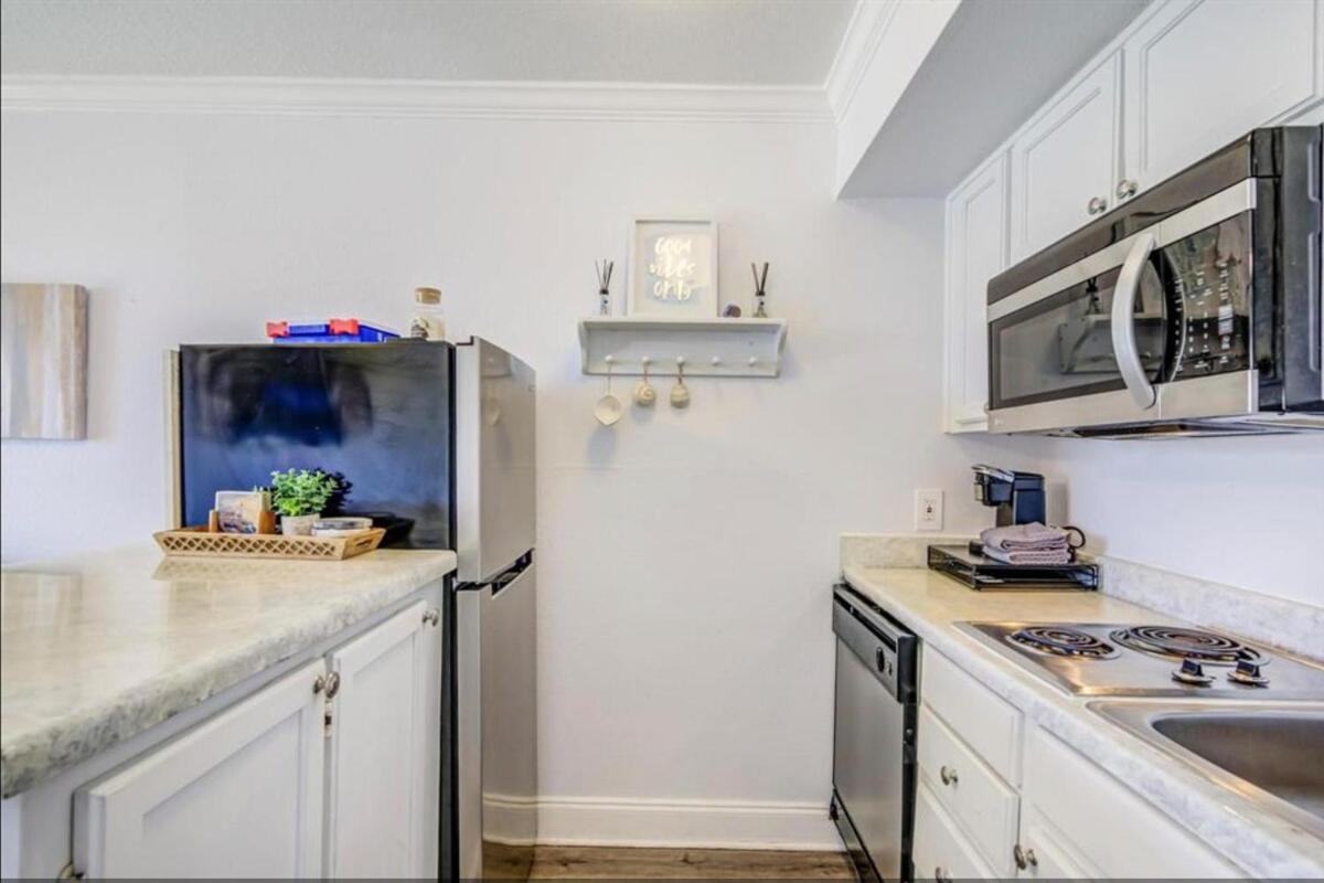 Ocean & Pool View - Hot Tub - 2 Pools - Gym - Tennis ct - Shoreline Stays 10