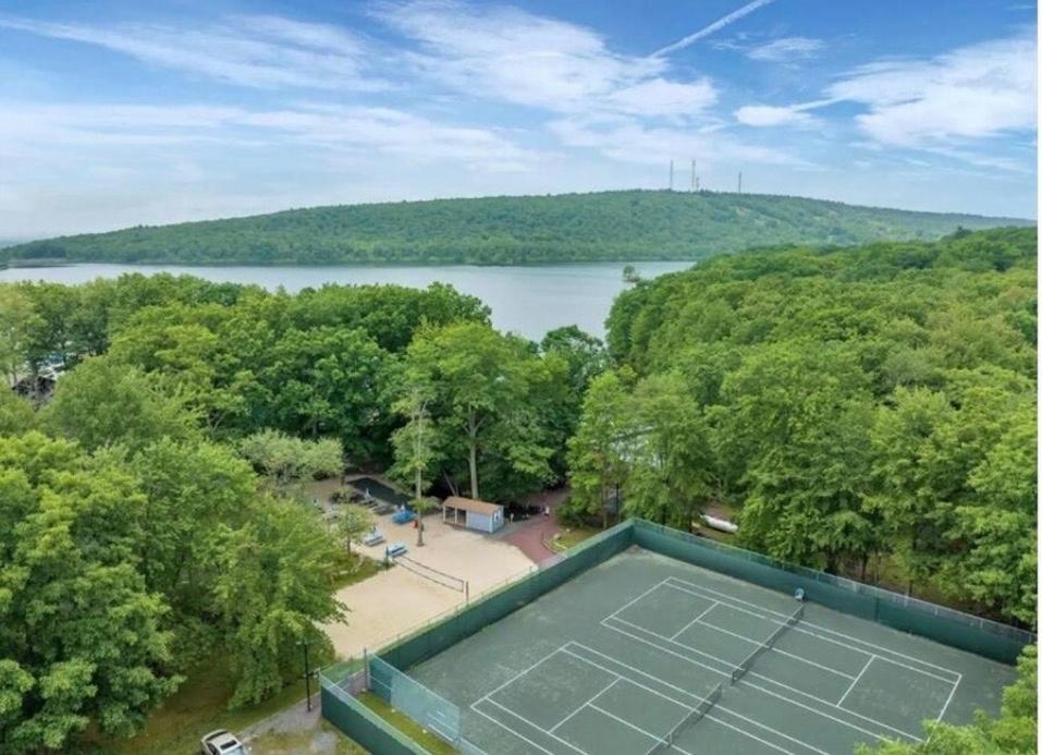 Lakefront Poconos Retreat! Pool and Hot Tub Access