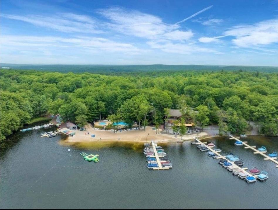 Lakefront Poconos Retreat! Pool and Hot Tub Access