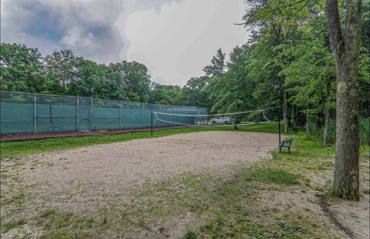 Lakefront Poconos Retreat! Pool and Hot Tub Access