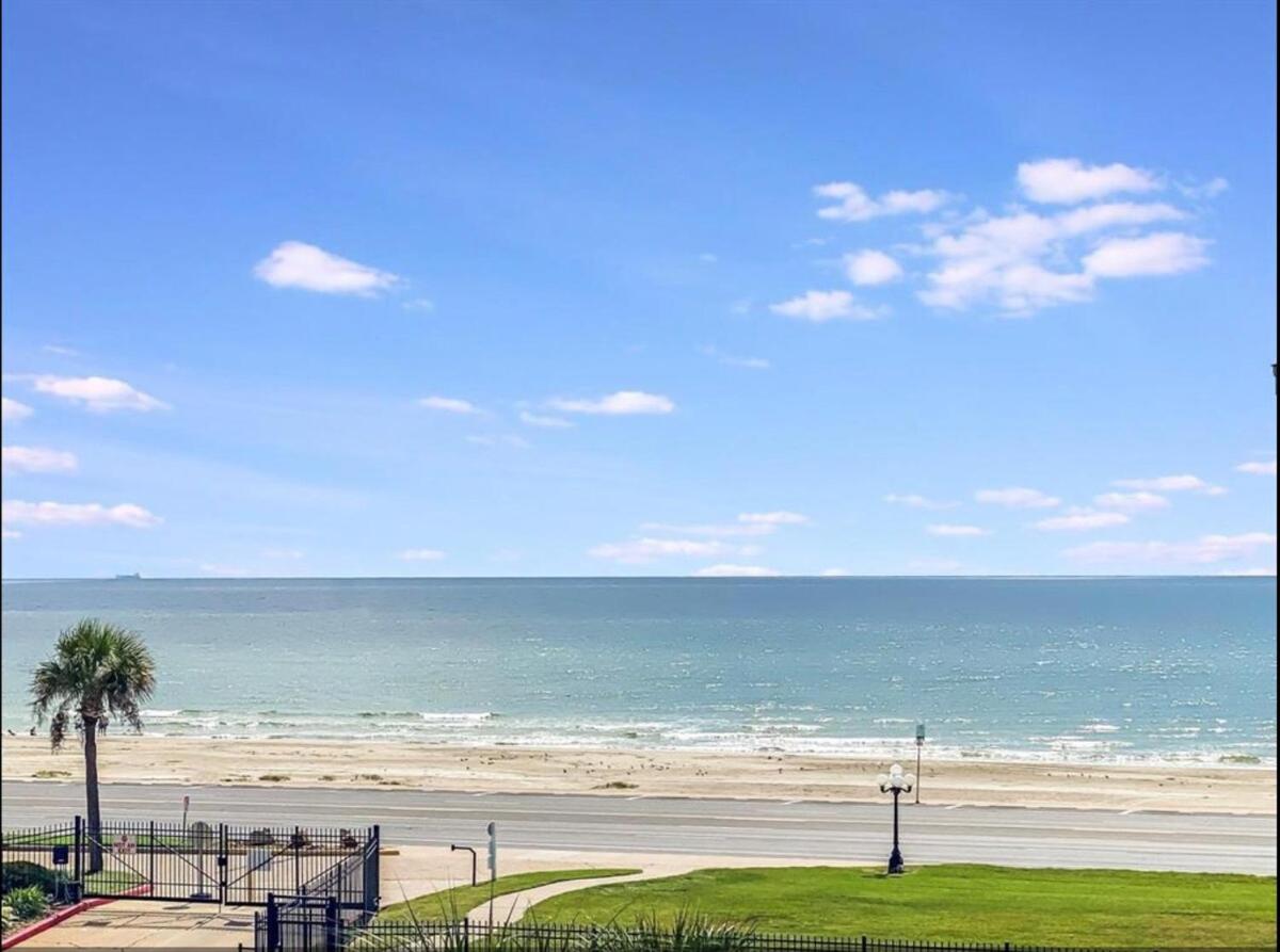 Ocean & Pool View - Top Floor - 2 Pools - Hot Tub - GYM - Tennis ct - SS03