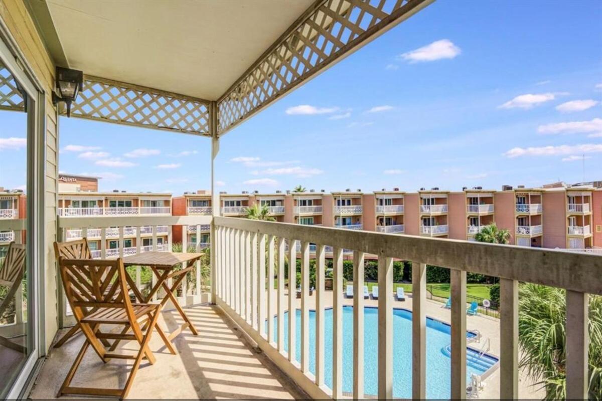 Ocean & Pool View - Top Floor - 2 Pools - Hot Tub - GYM - Tennis ct - SS03