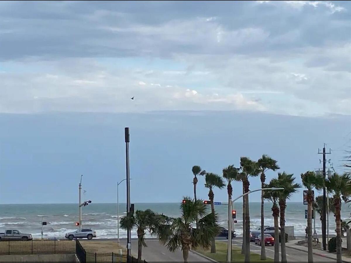 Ocean Views - Heated Pool - Hot Tub - Corner Unit - steps to beach - SS 29