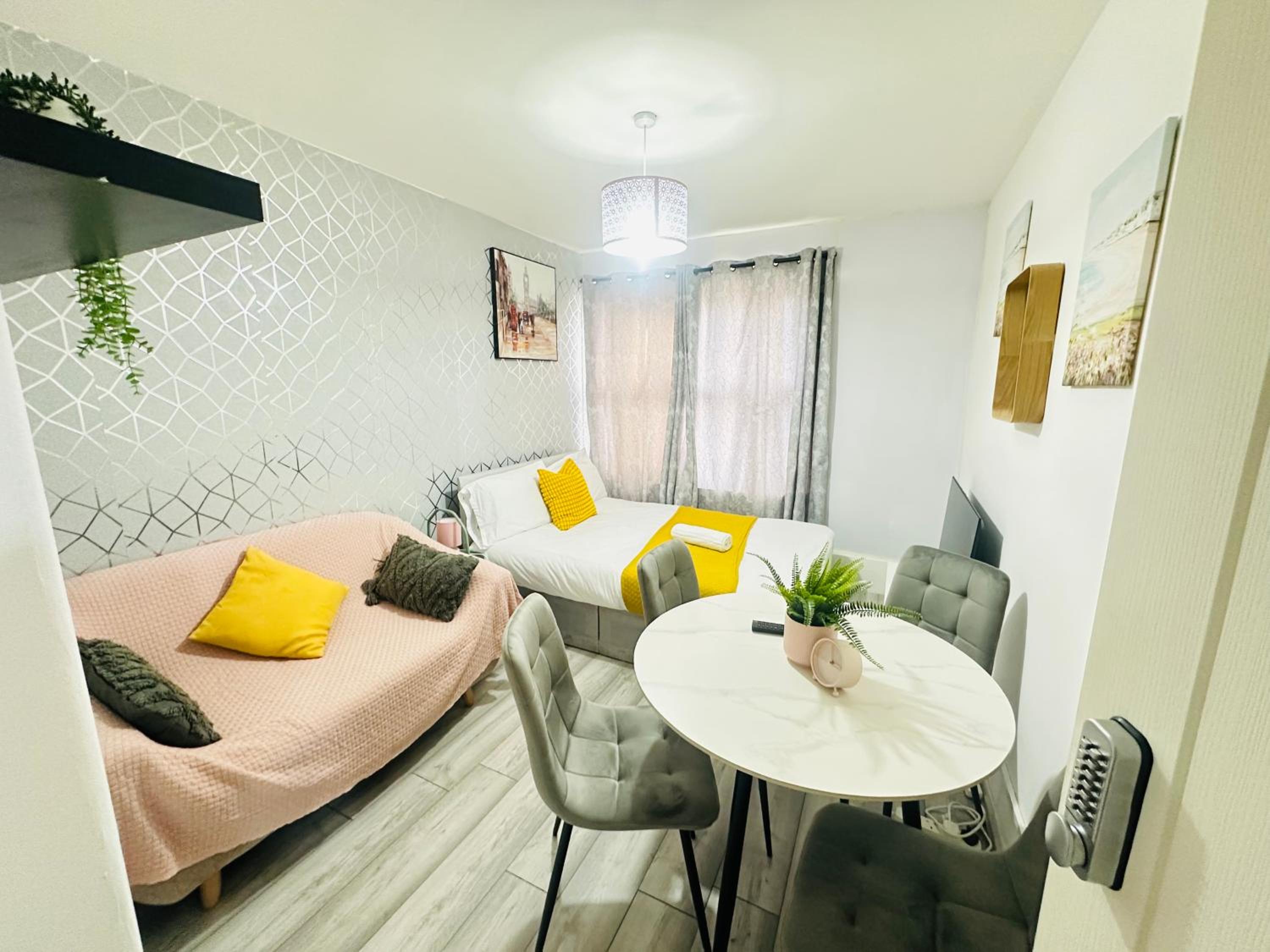 Flat in Aldgate East, London