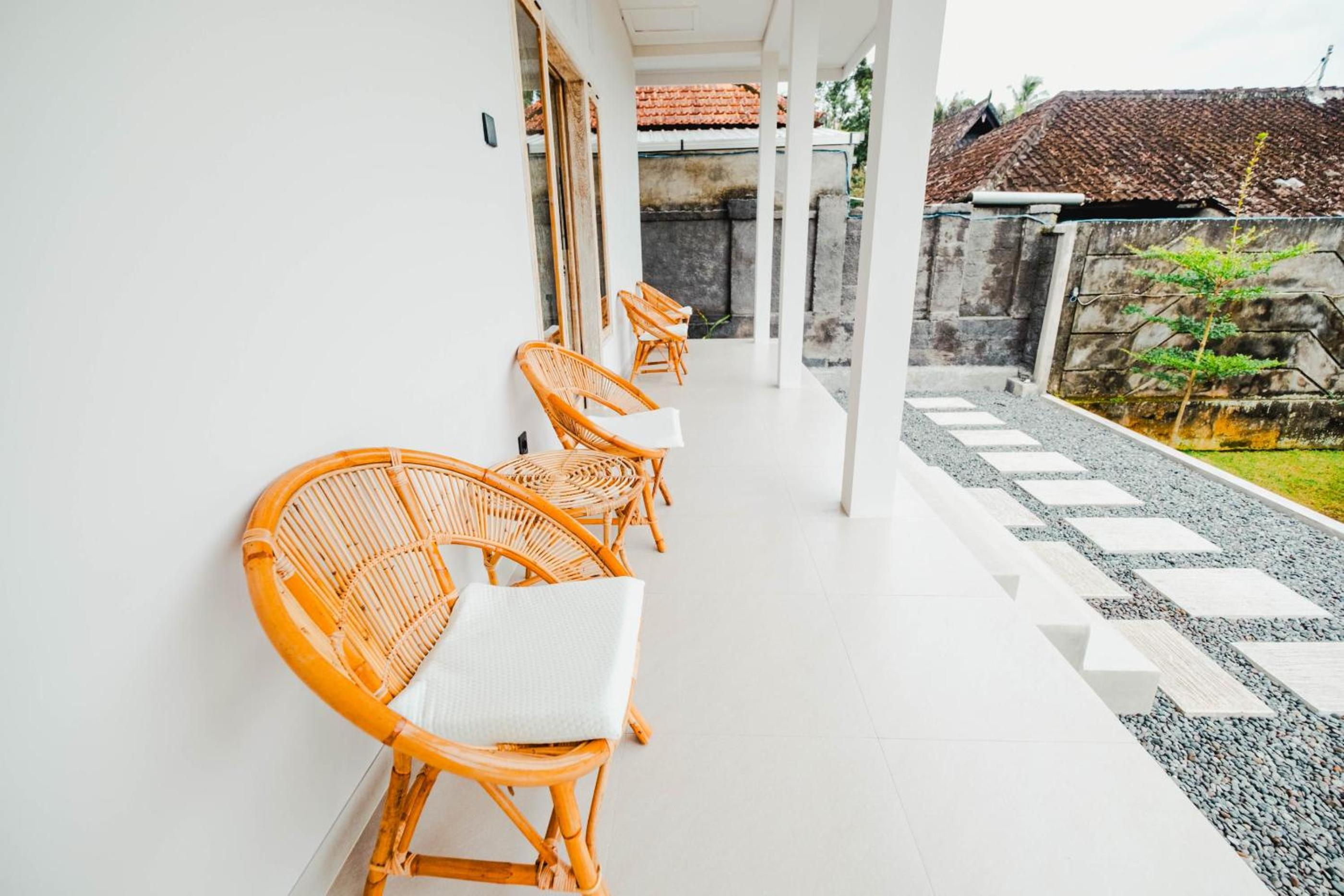 Queenara Local House