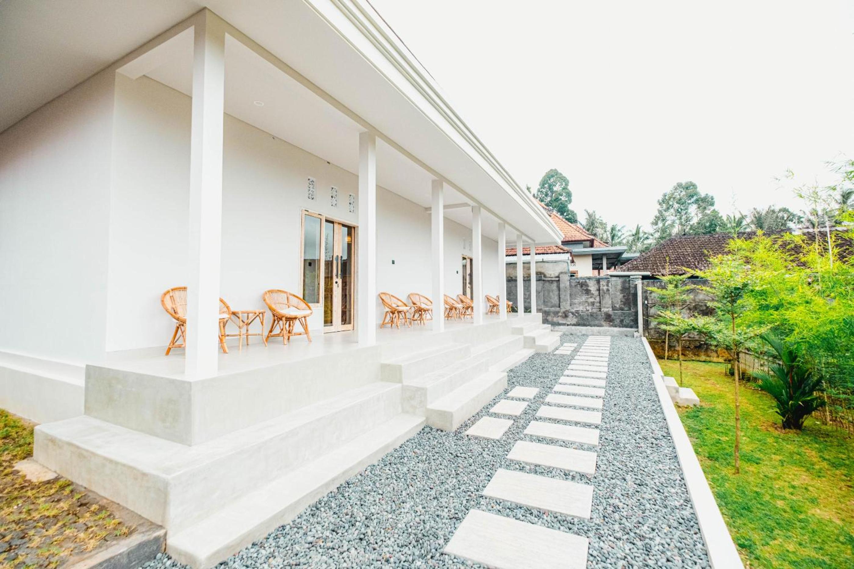 Queenara Local House