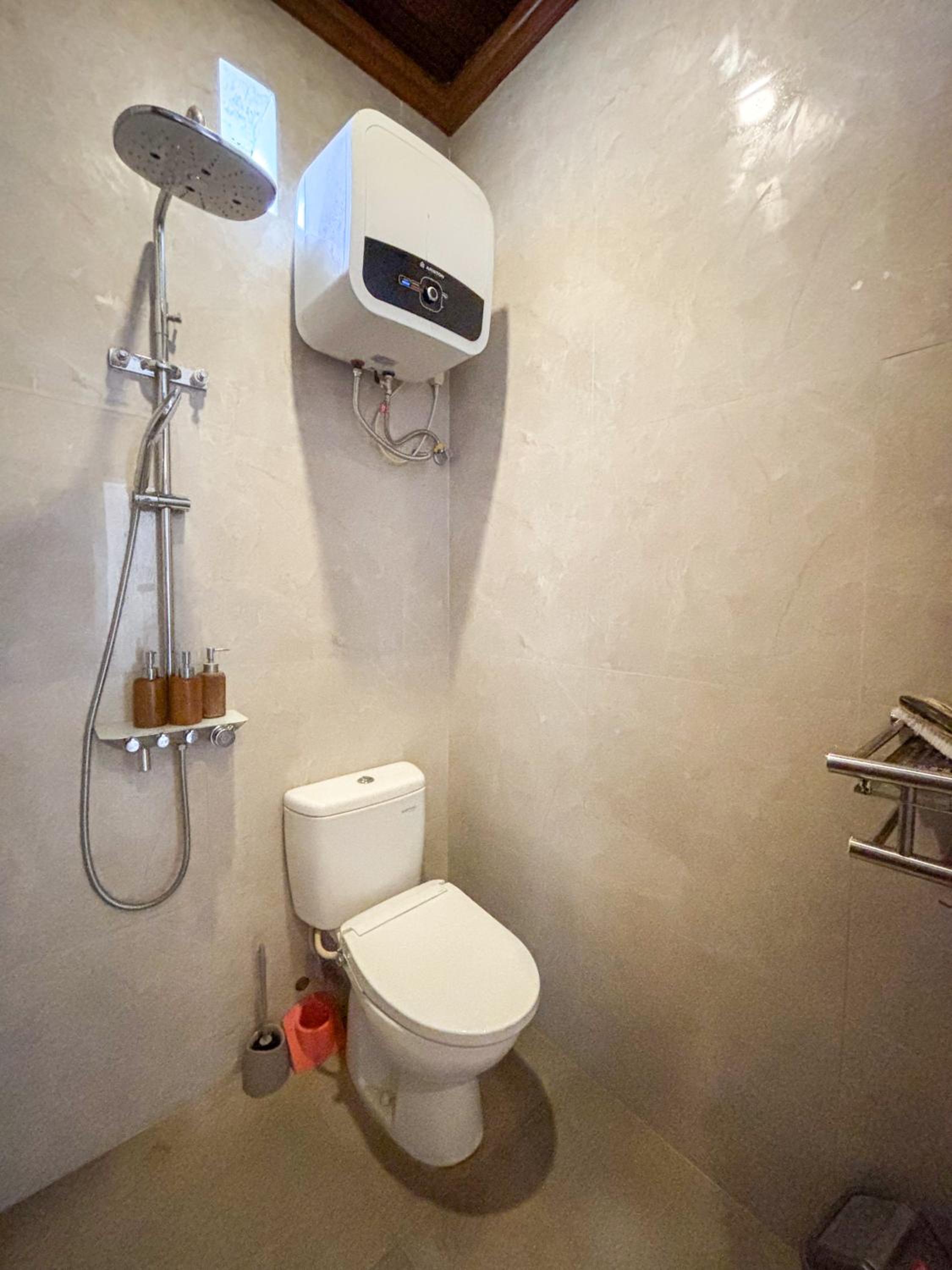 Swikara White House