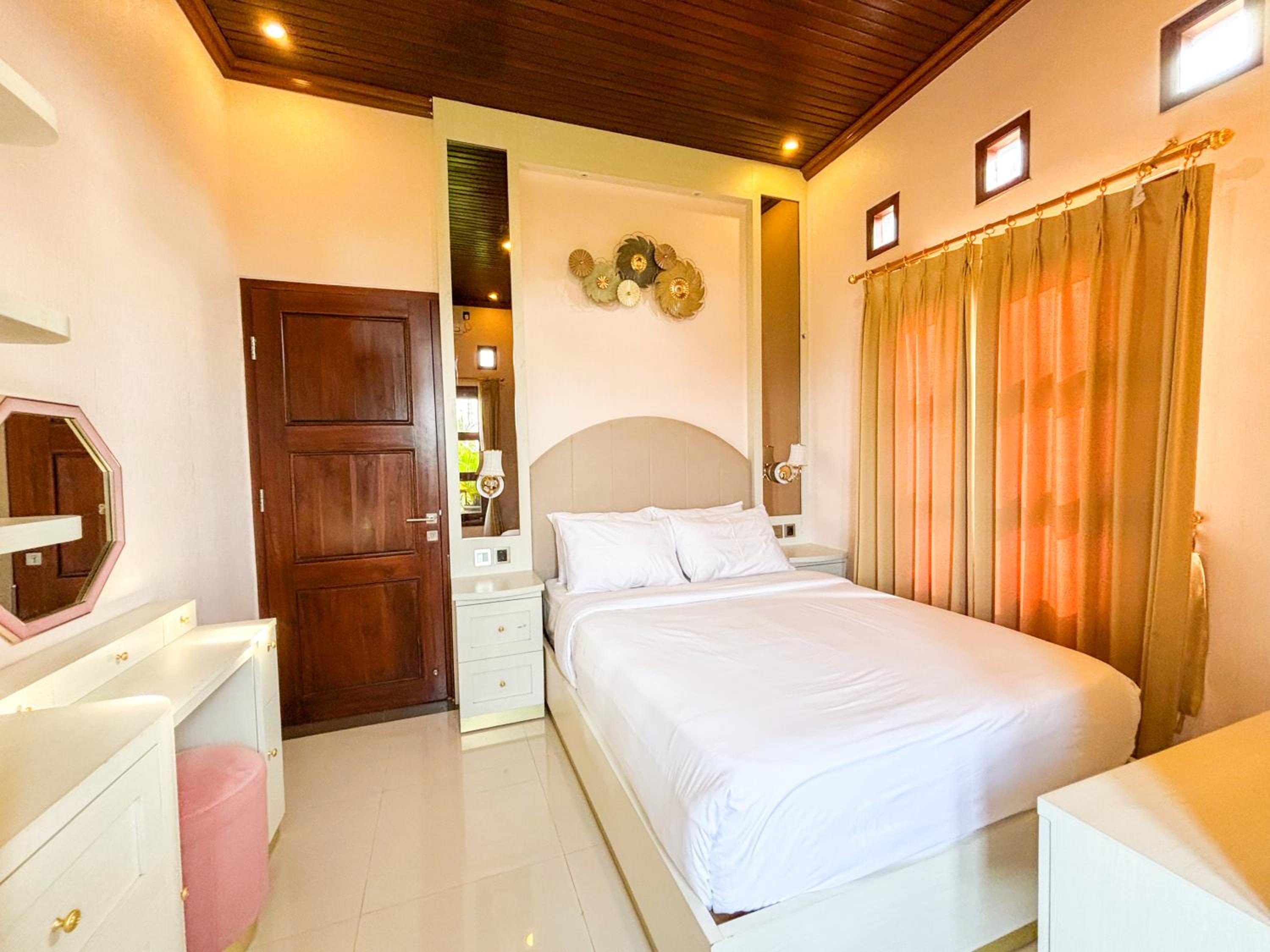 Swikara White House