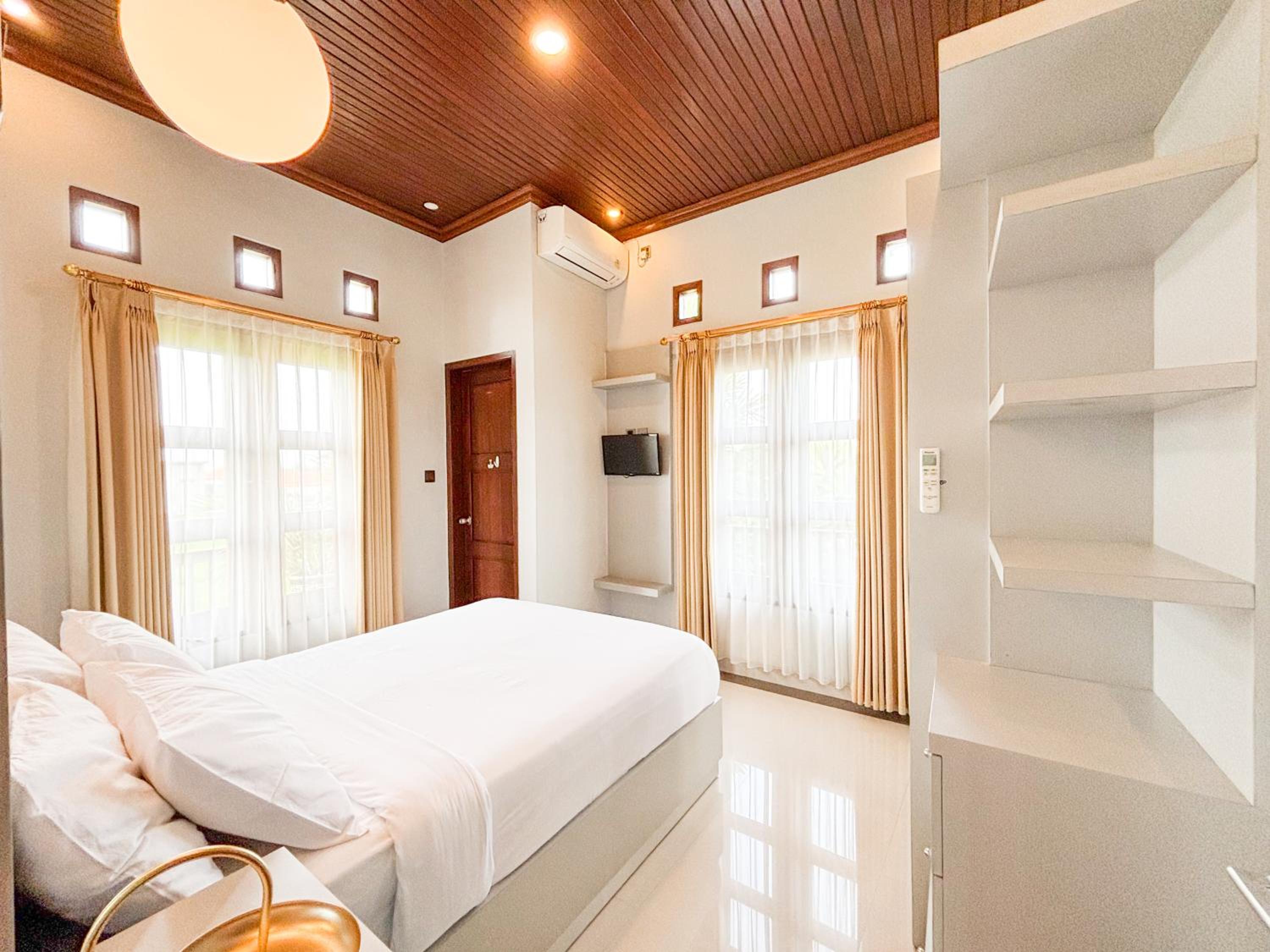 Swikara White House