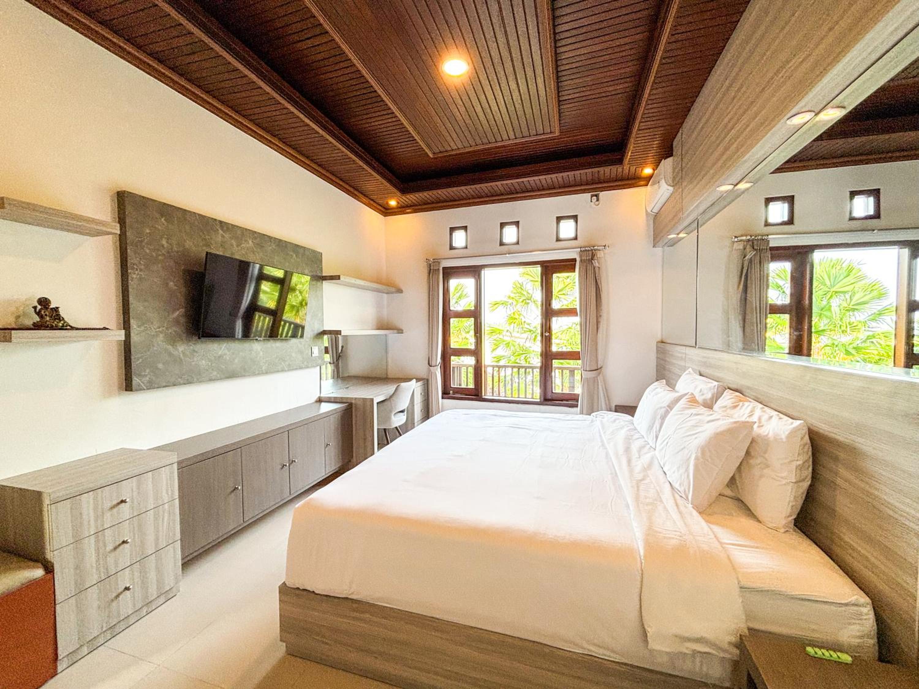 Swikara White House