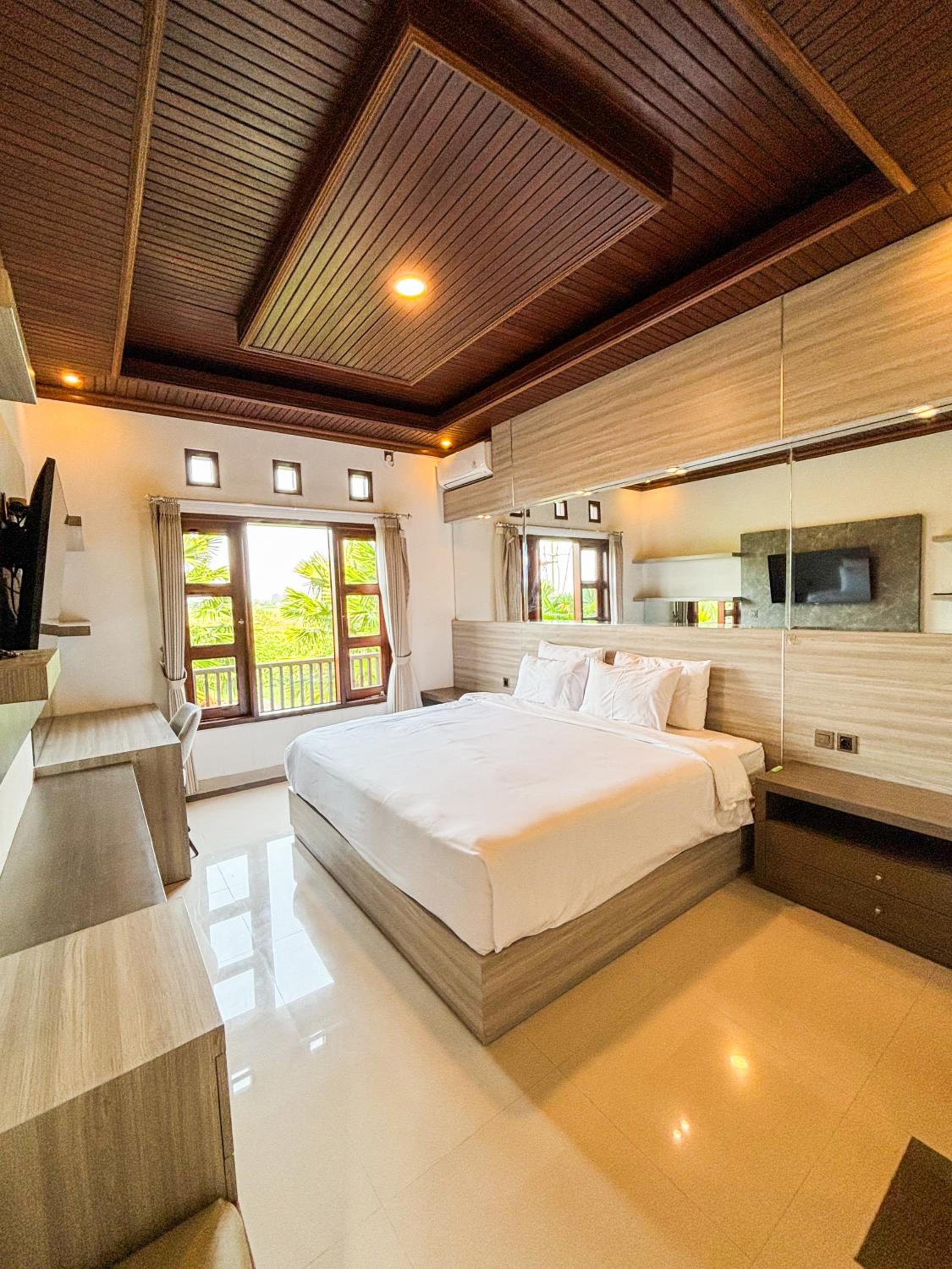 Swikara White House