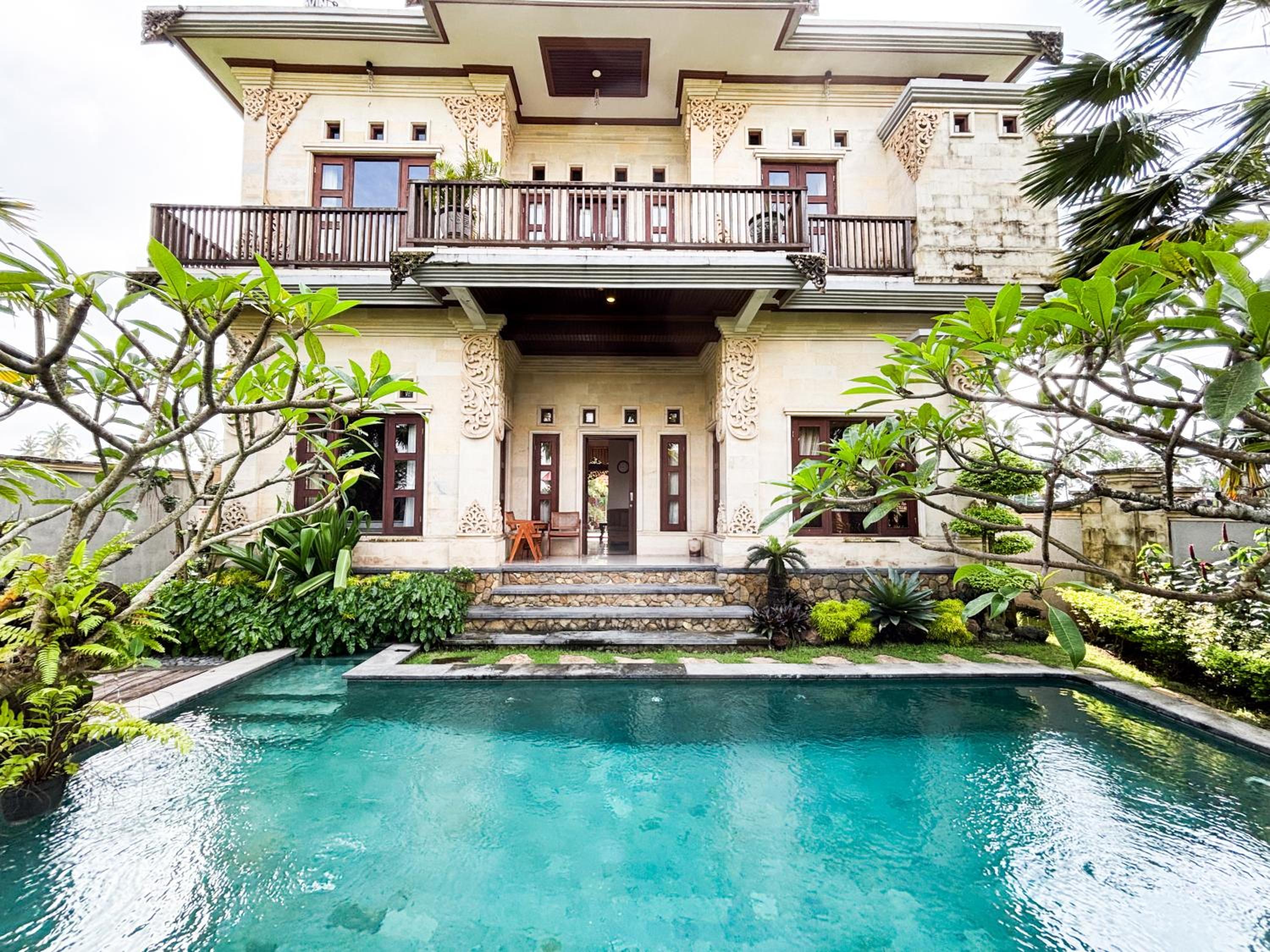 Swikara White House