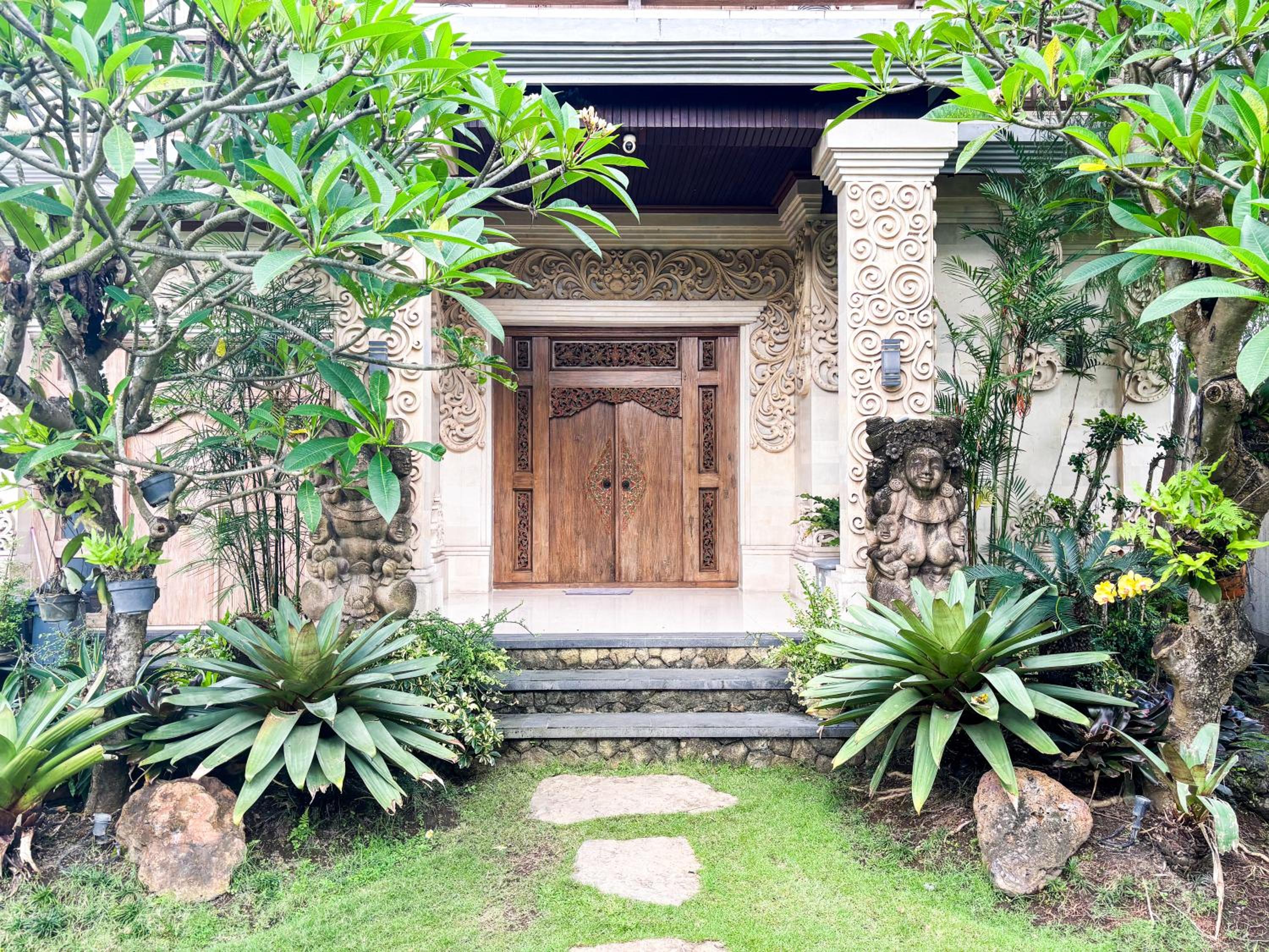 Swikara White House