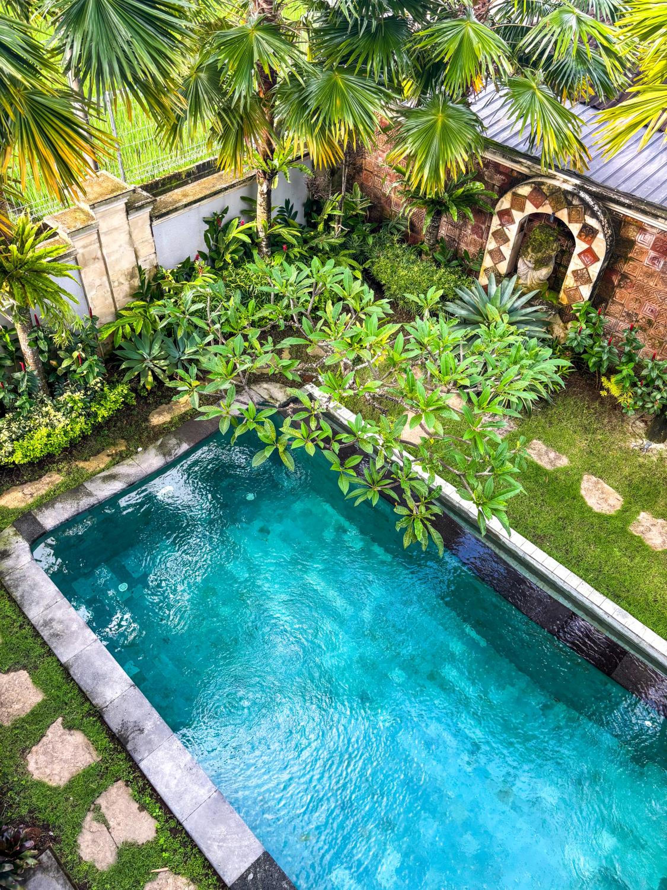 Swikara White House