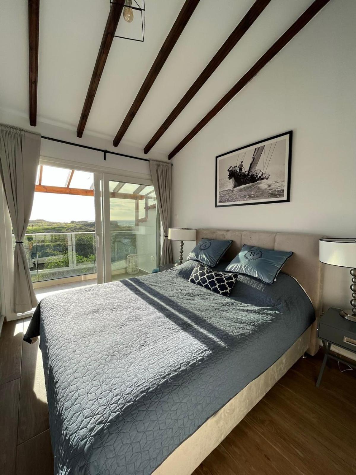 Breath taking seaview Apartment at Lighthouse Beach