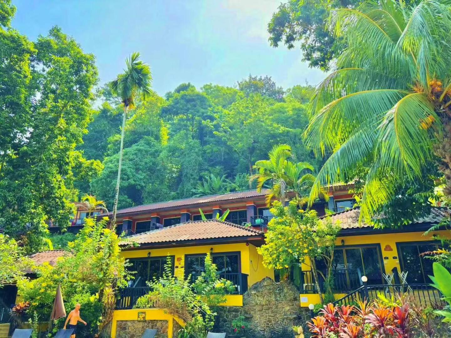 patong beautiful pool villa