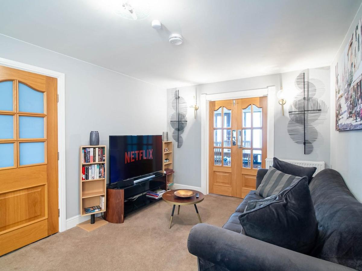 2 bedroom exclusive house in Sheffield