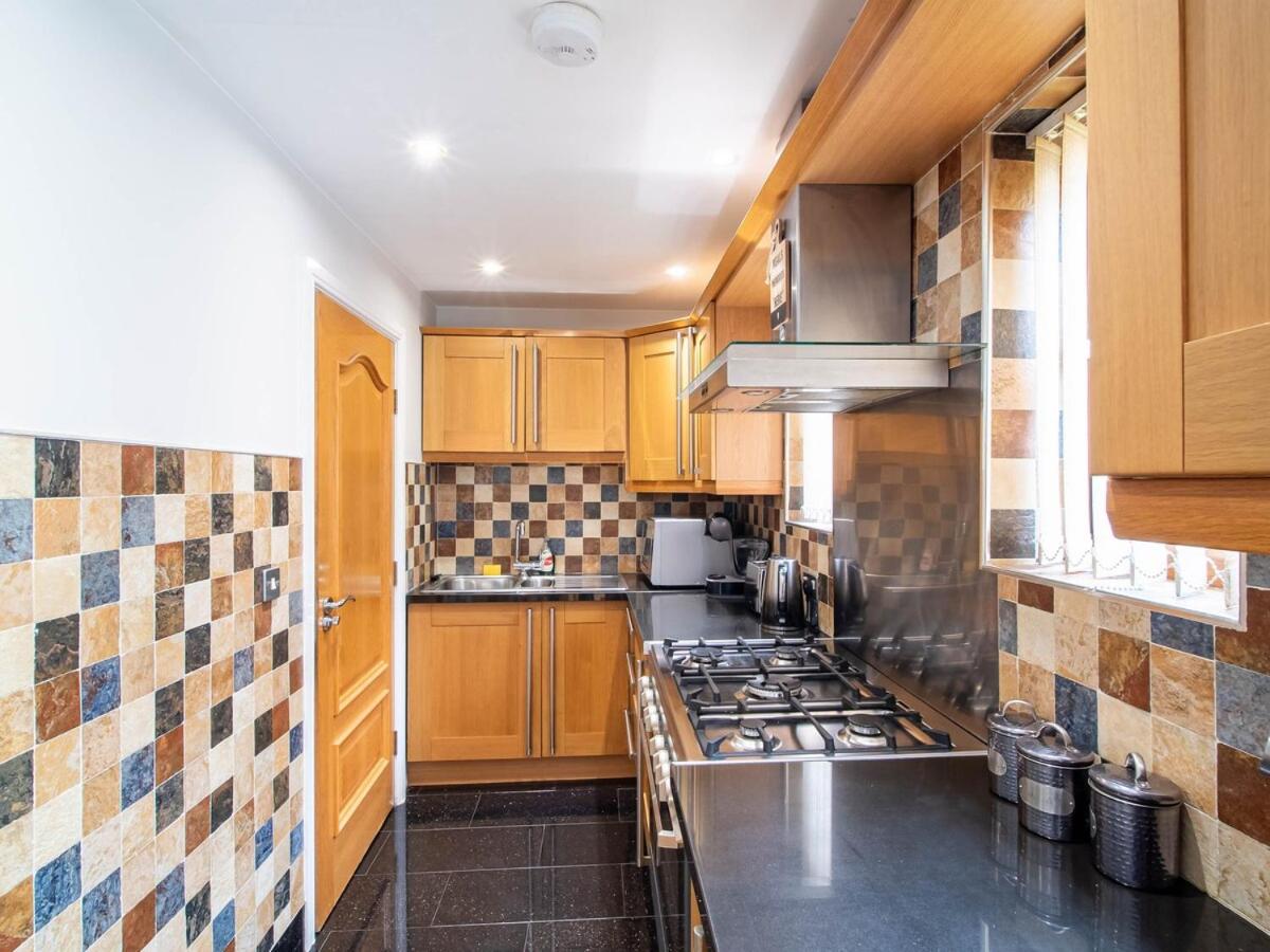 2 bedroom exclusive house in Sheffield