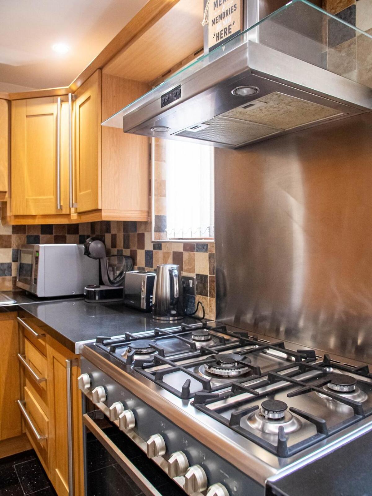 2 bedroom exclusive house in Sheffield
