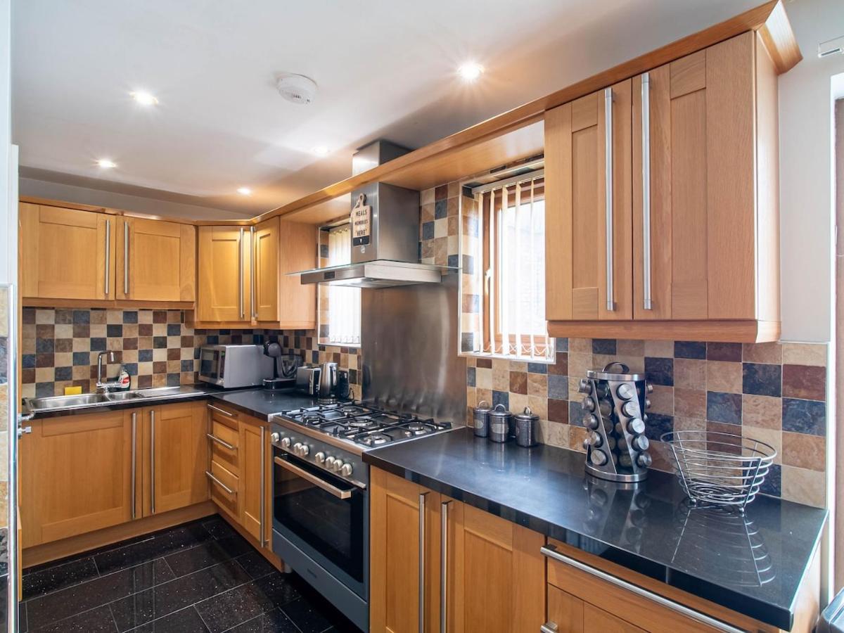 2 bedroom exclusive house in Sheffield