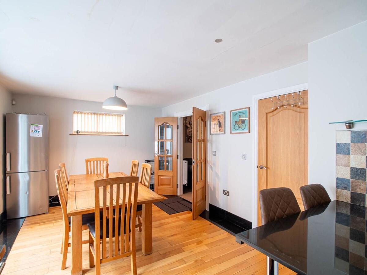 2 bedroom exclusive house in Sheffield