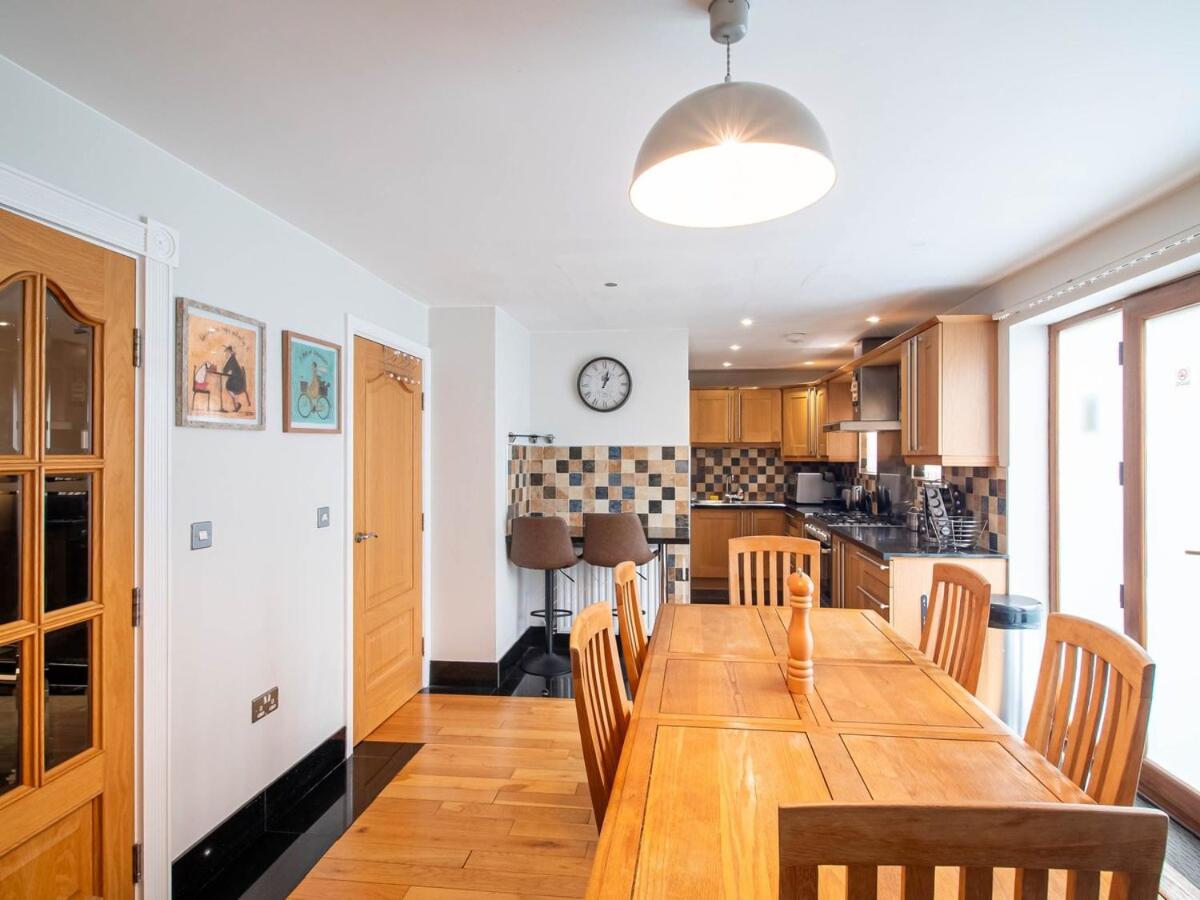2 bedroom exclusive house in Sheffield