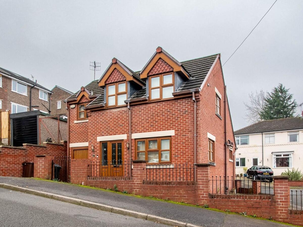 2 bedroom exclusive house in Sheffield