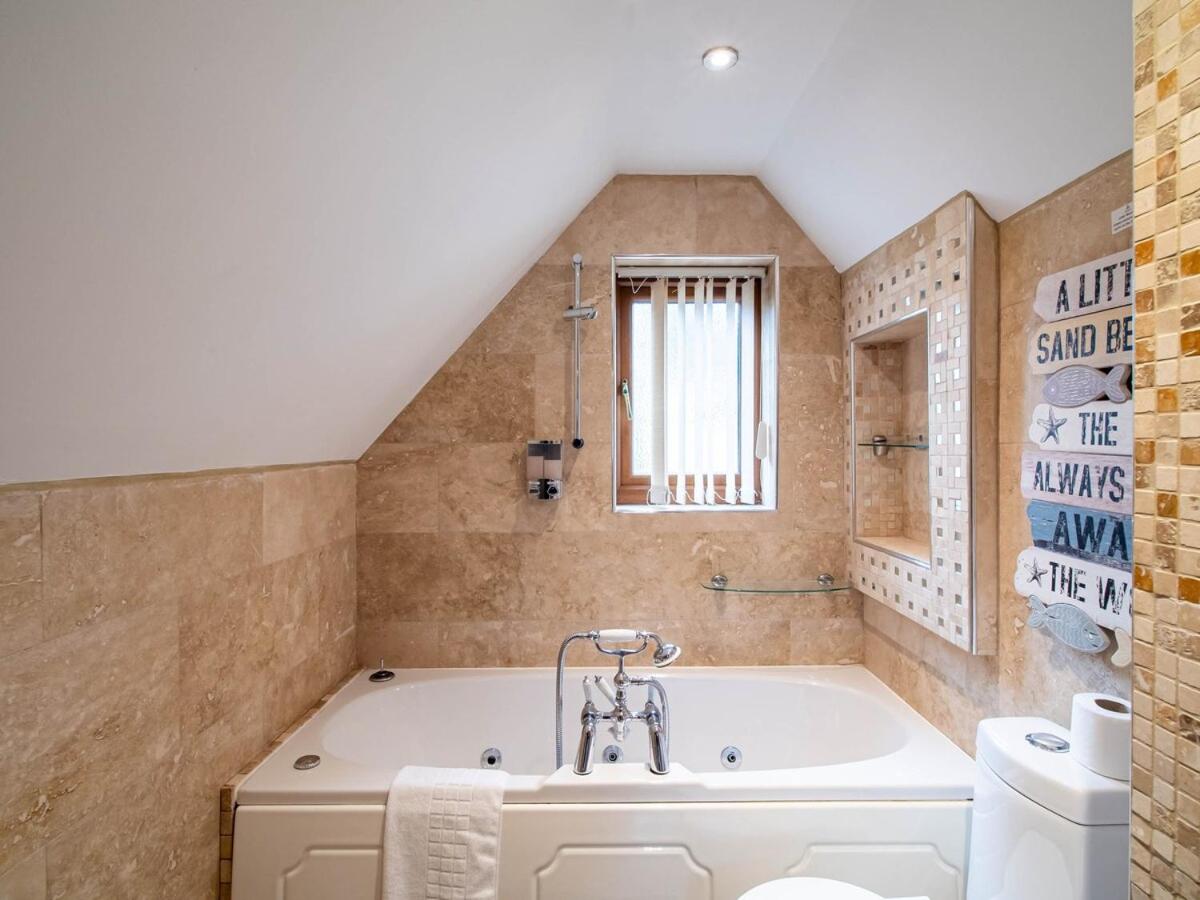 2 bedroom exclusive house in Sheffield