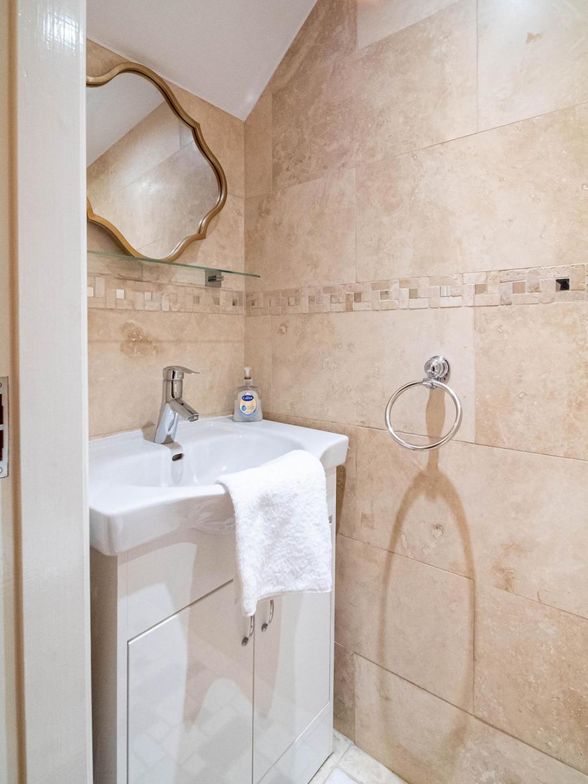 Exclusive 3-Bedroom Villa in Sheffield
