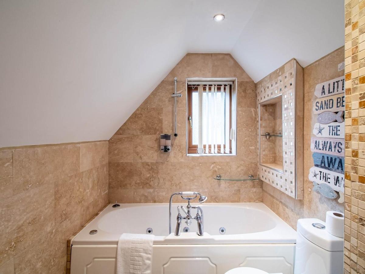 Exclusive 3-Bedroom Villa in Sheffield