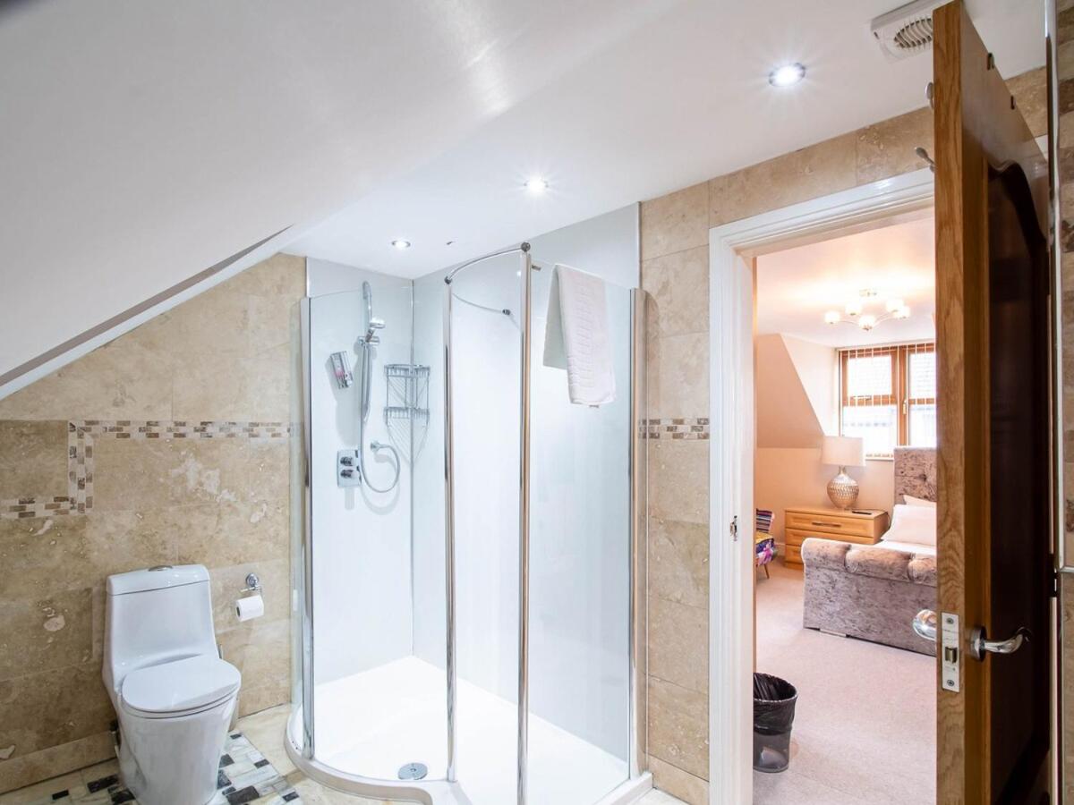 Exclusive 3-Bedroom Villa in Sheffield