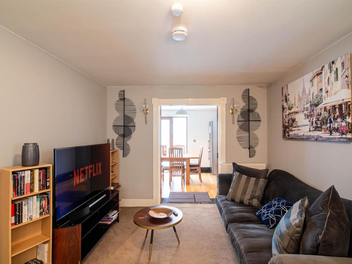 Exclusive 3-Bedroom Villa in Sheffield