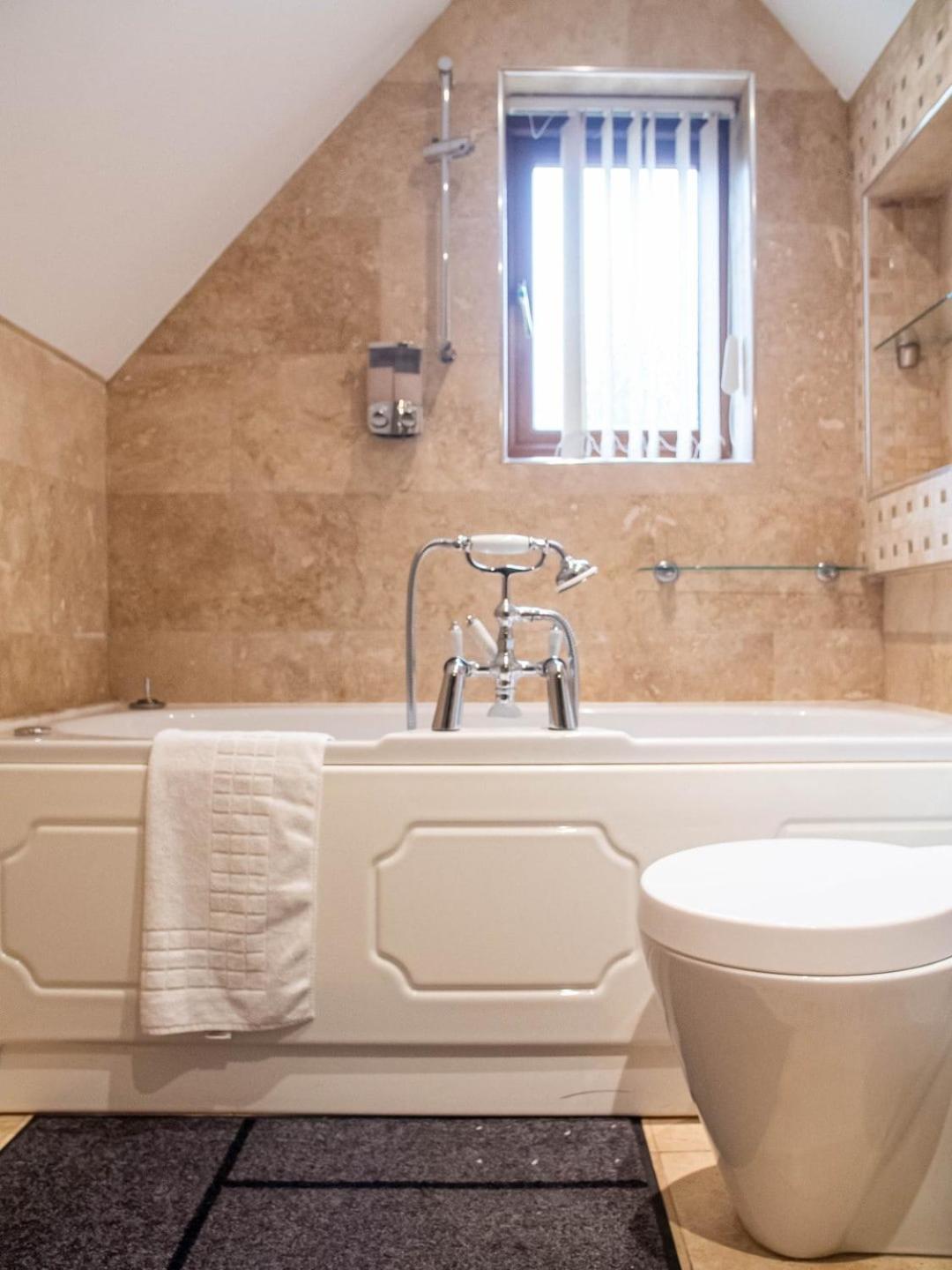 Exclusive 3-Bedroom Villa in Sheffield