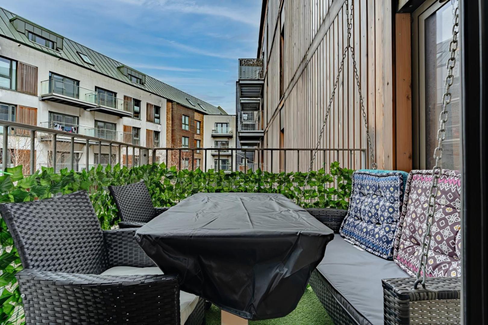 Harbour View Balcony and Projector Cinema