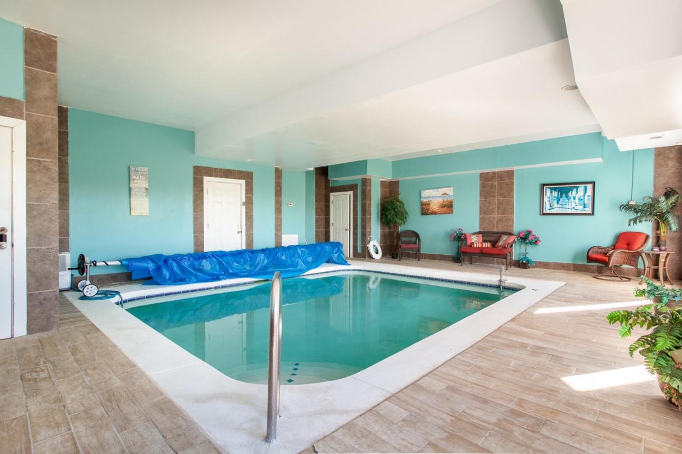 Galaxy Splash Hot Tub Pool Theater and MTN Views