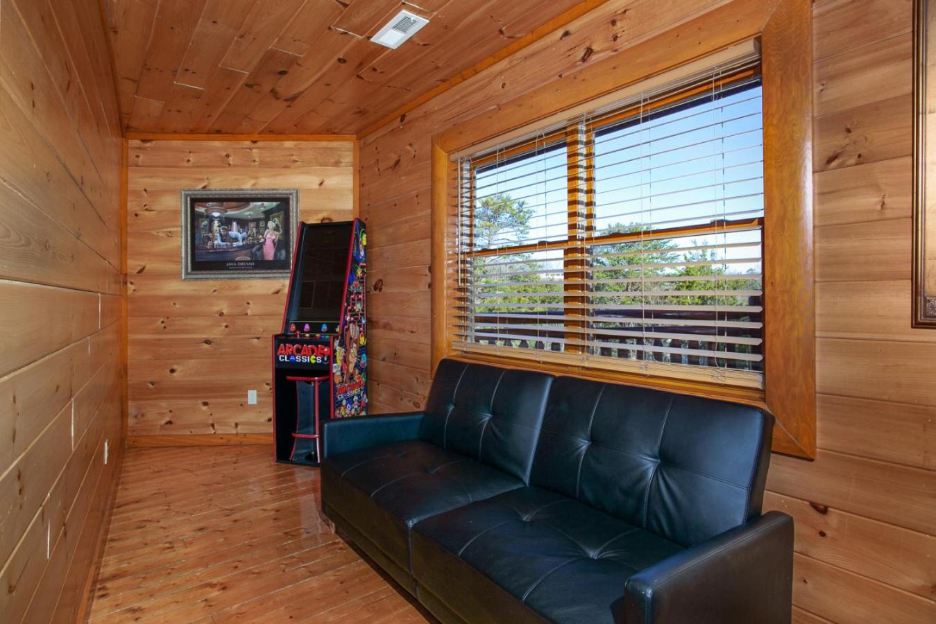 Galaxy Splash Hot Tub Pool Theater and MTN Views