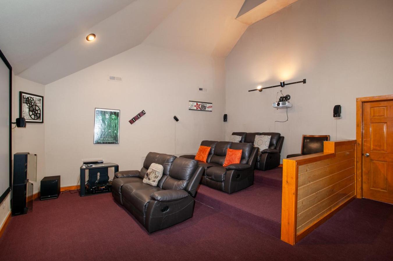Galaxy Splash Hot Tub Pool Theater and MTN Views