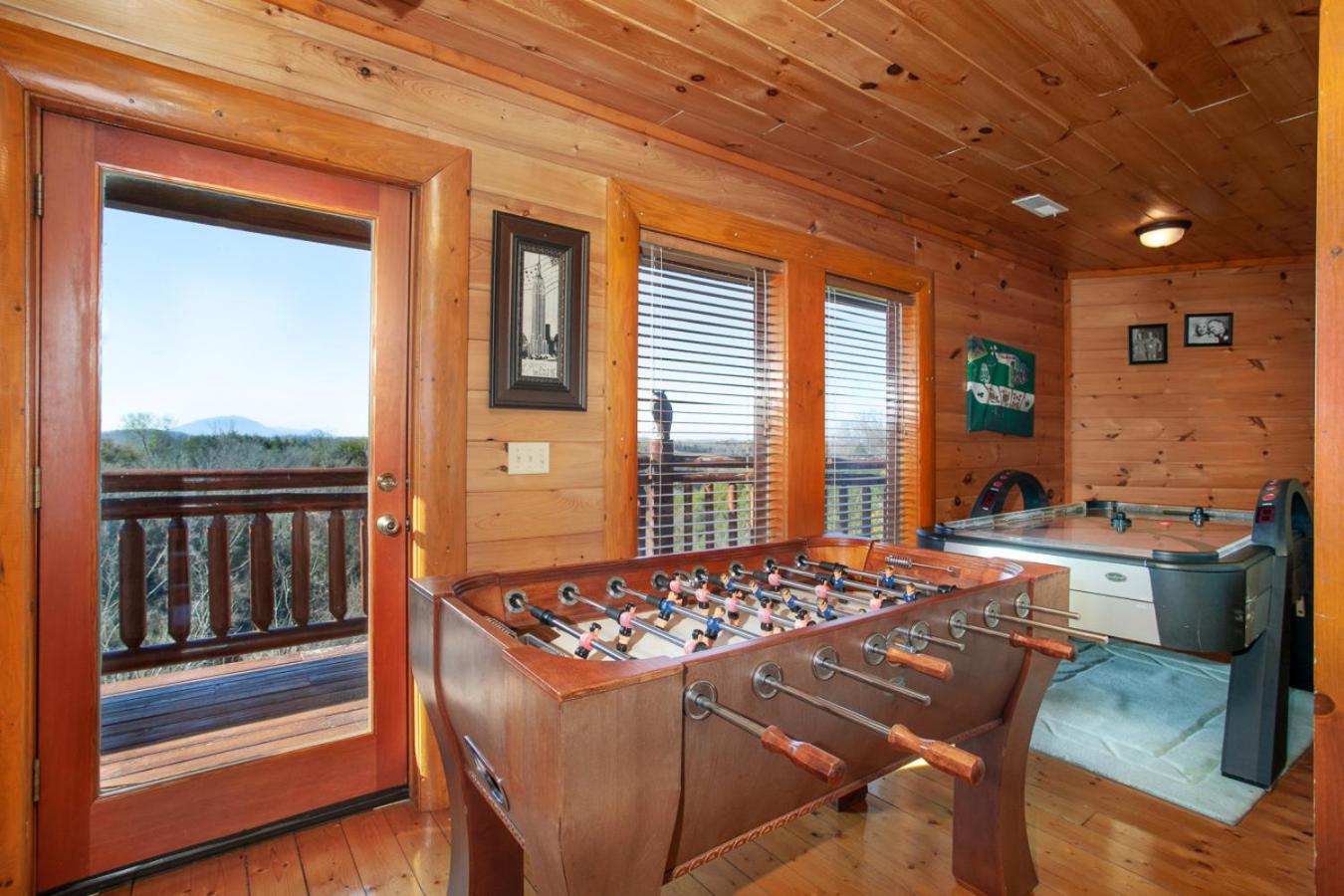 Galaxy Splash Hot Tub Pool Theater and MTN Views