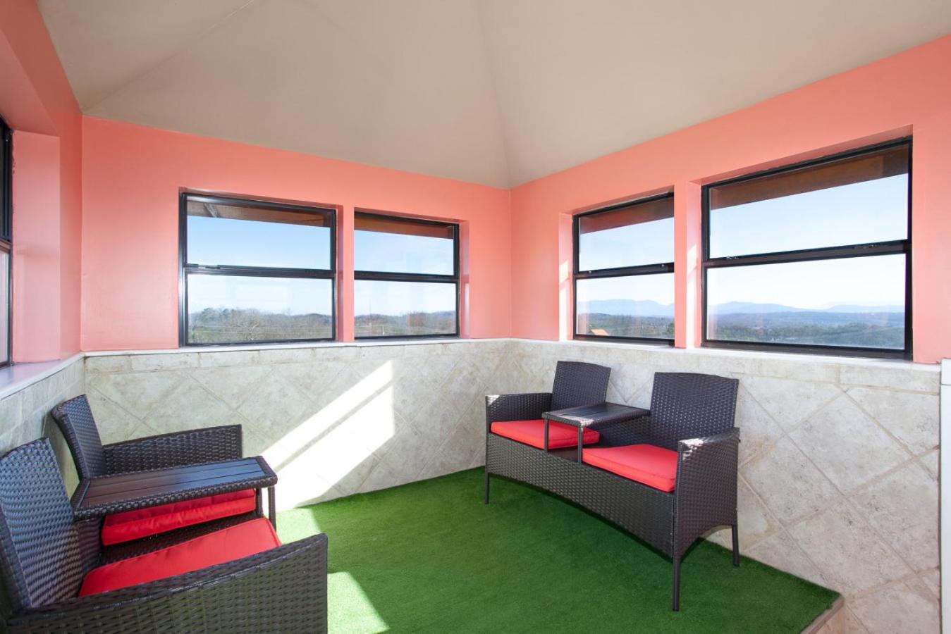 Galaxy Splash Hot Tub Pool Theater and MTN Views