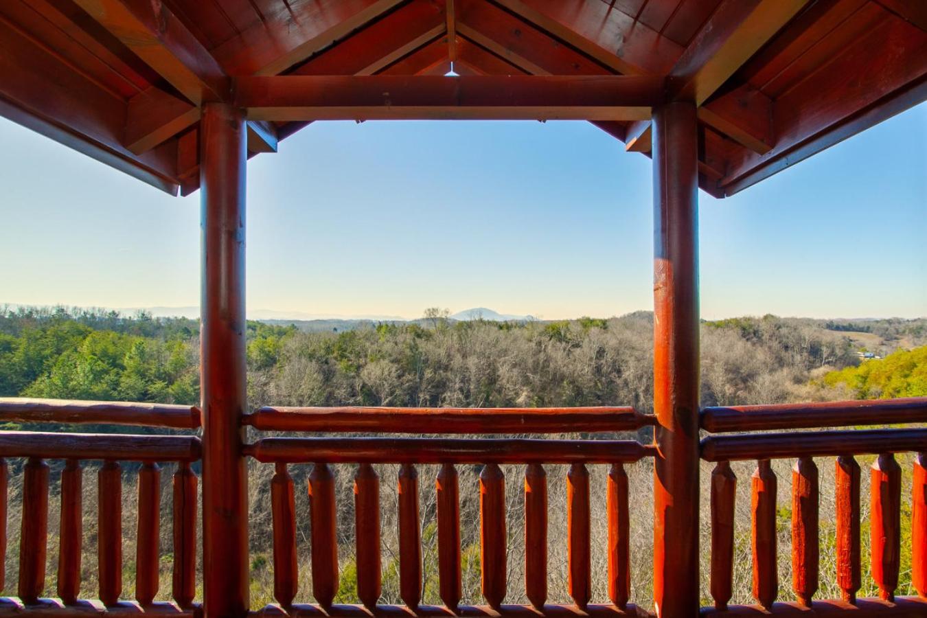 Galaxy Splash Hot Tub Pool Theater and MTN Views