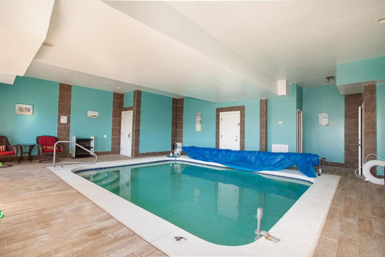 Galaxy Splash Hot Tub Pool Theater and MTN Views