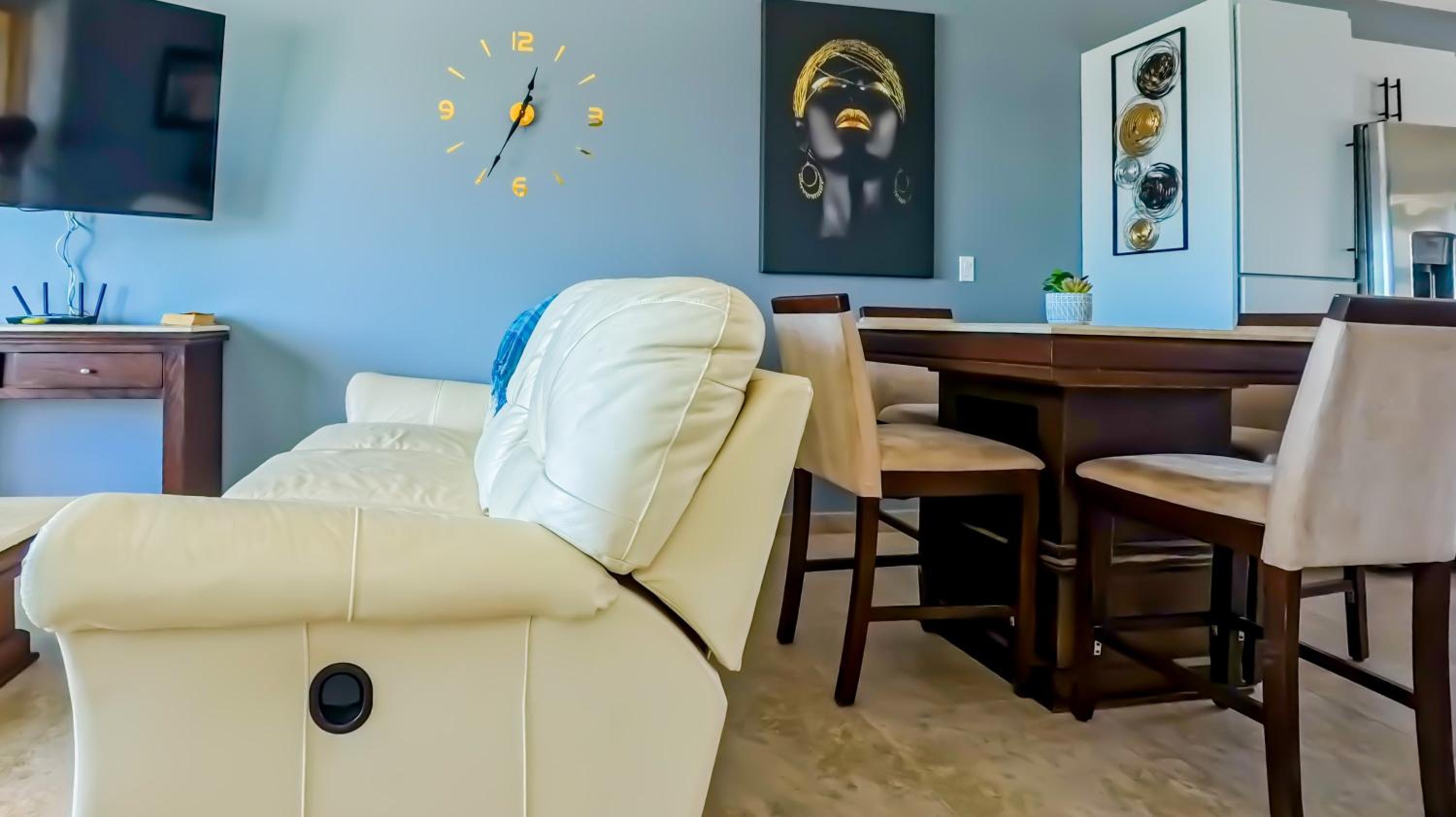 Condos with Spectacular Views & Pool Onsite