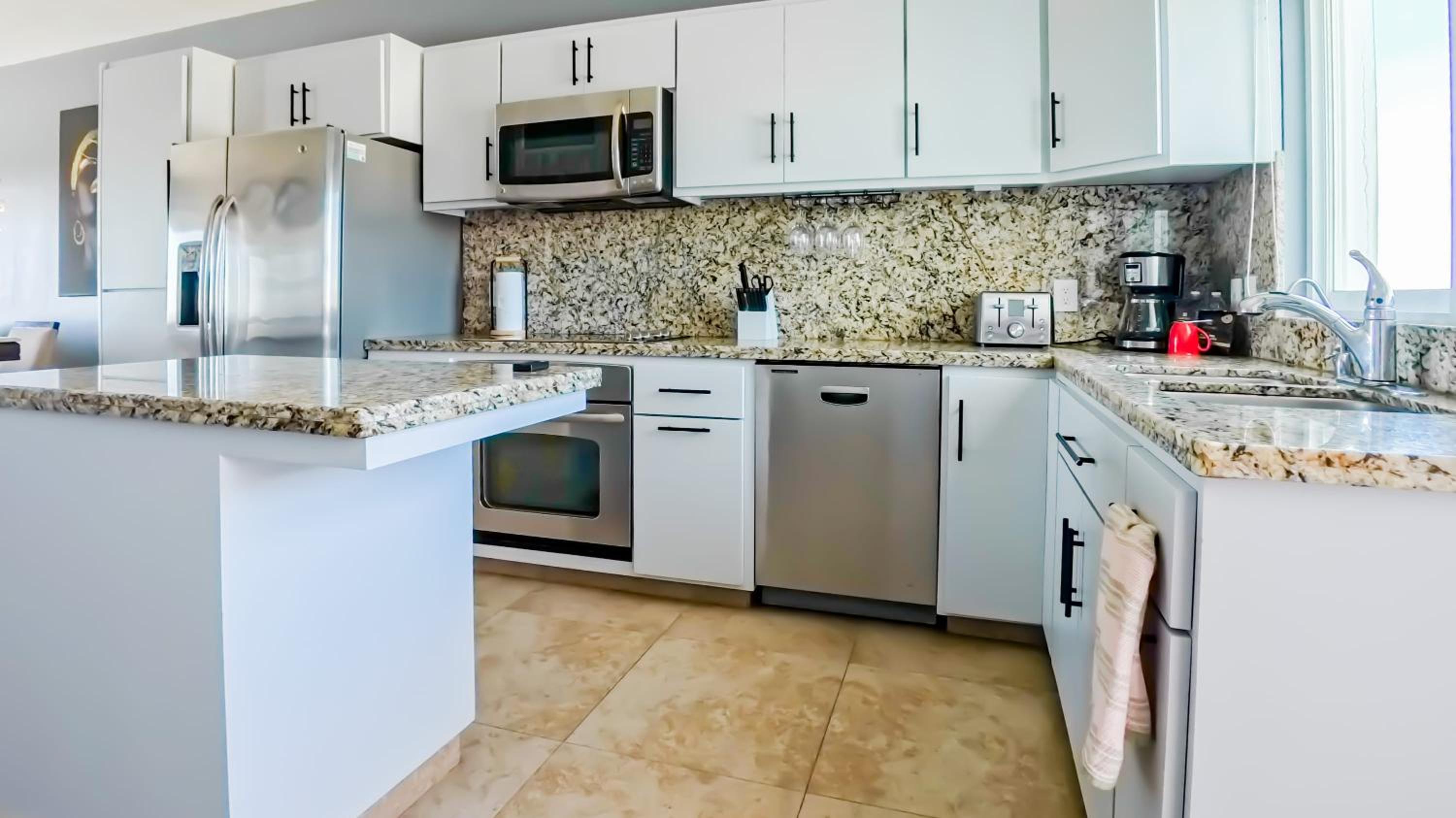 Condos with Spectacular Views & Pool Onsite