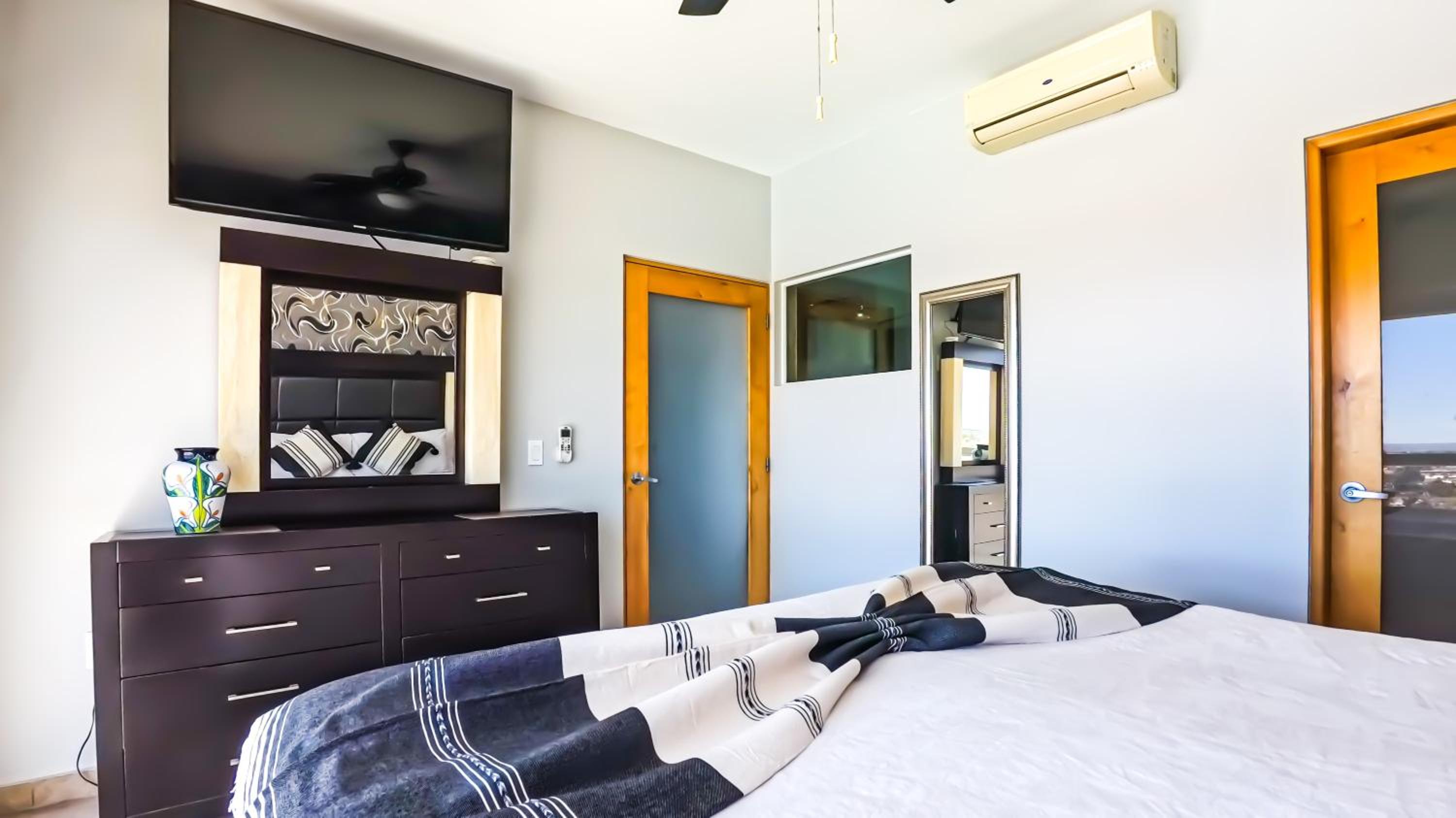 Condos with Spectacular Views & Pool Onsite