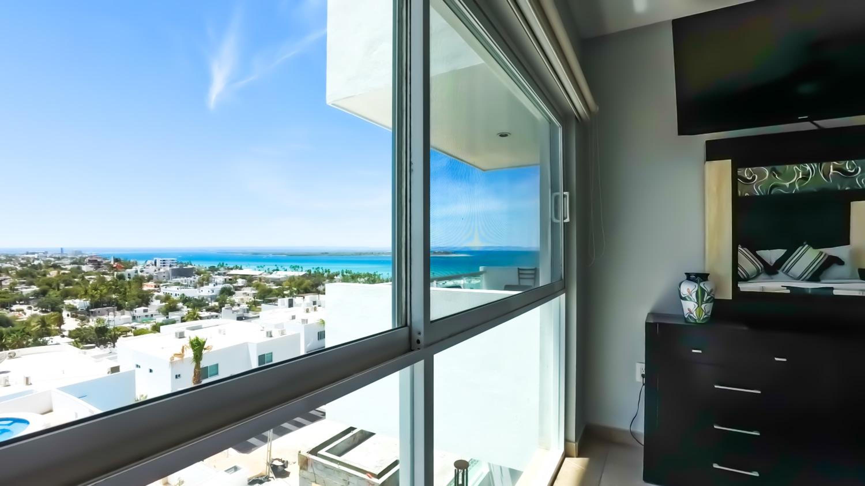Condos with Spectacular Views & Pool Onsite