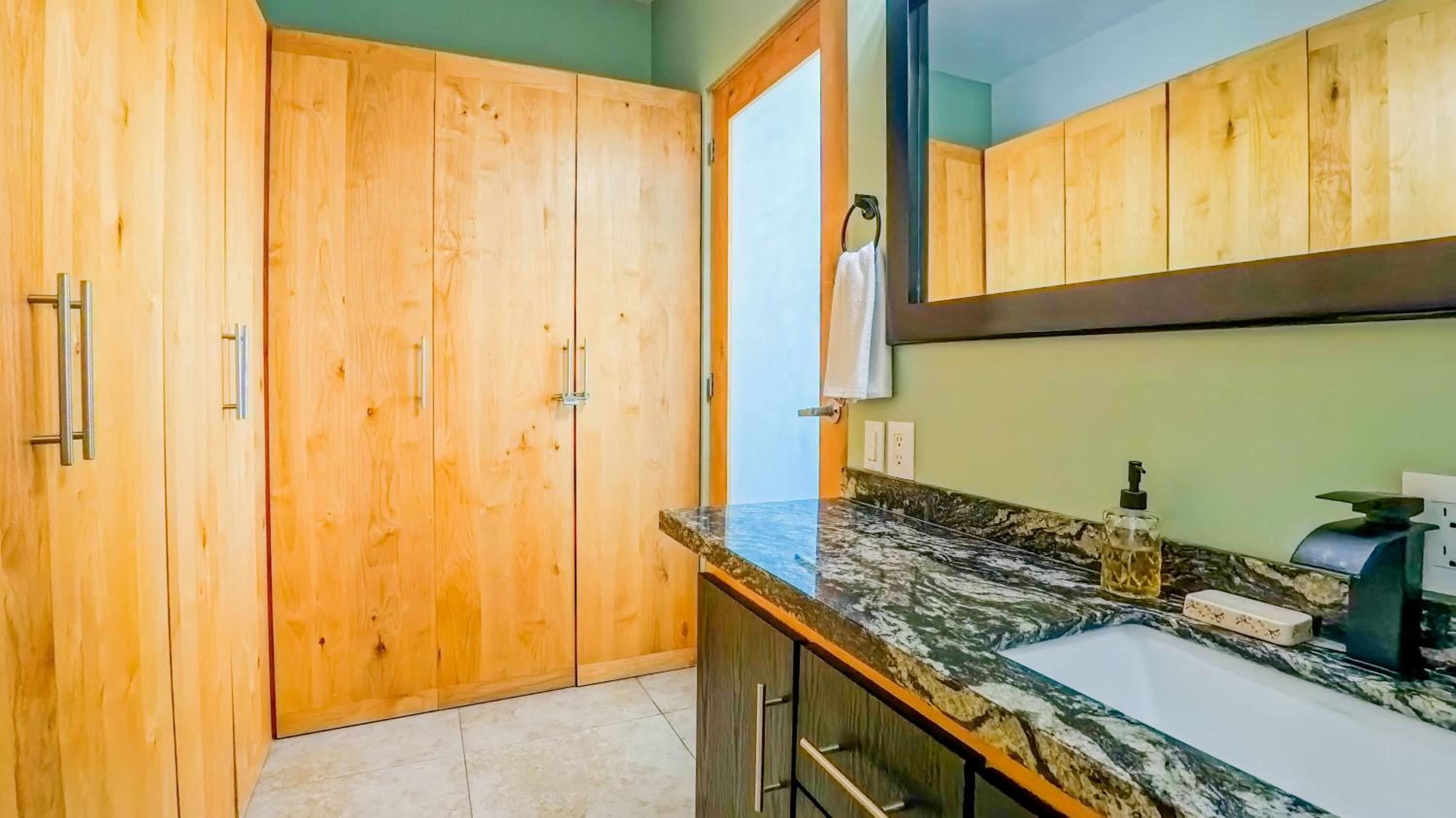 Condos with Spectacular Views & Pool Onsite