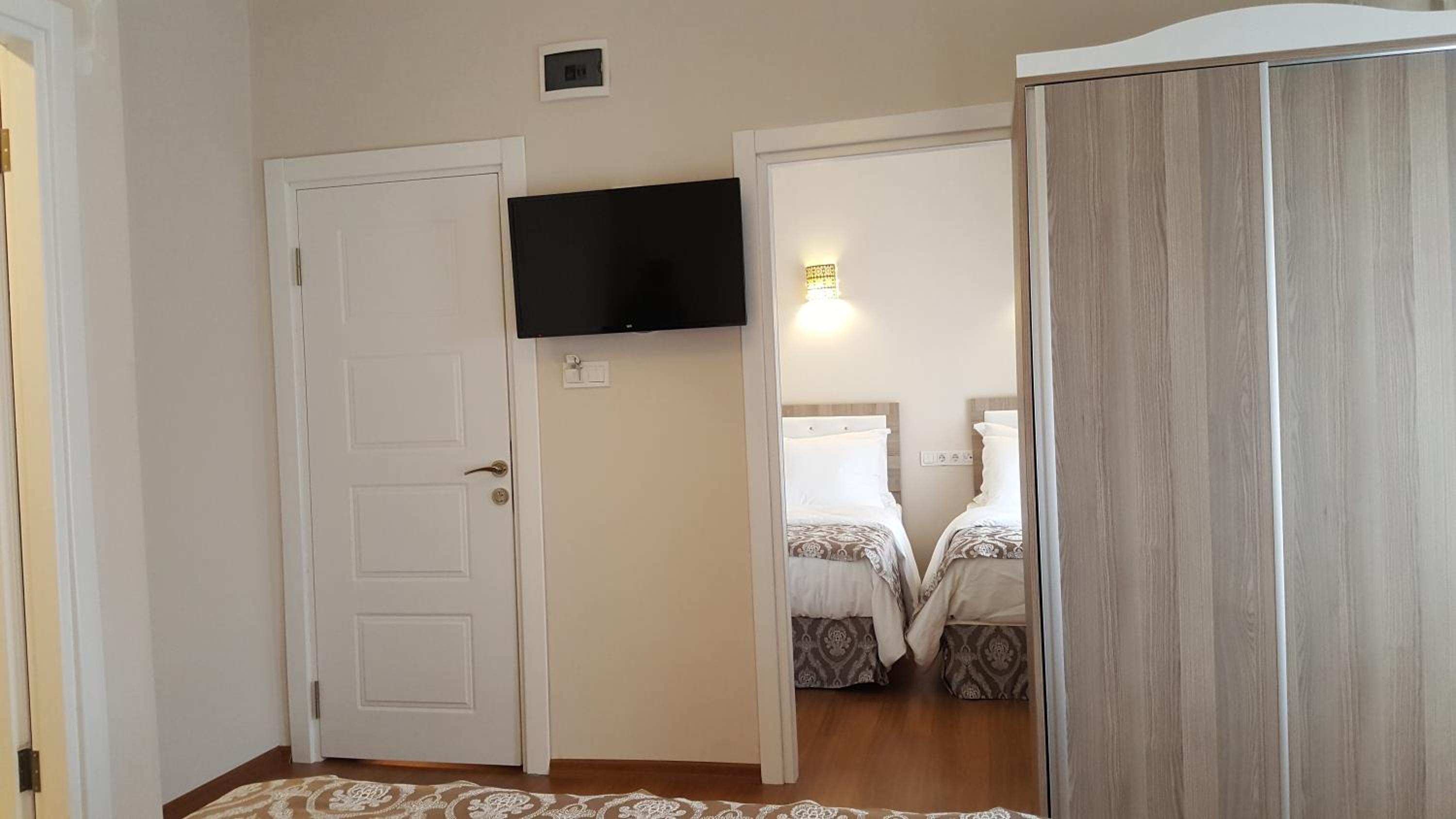 Ararat Hotel - Image 32